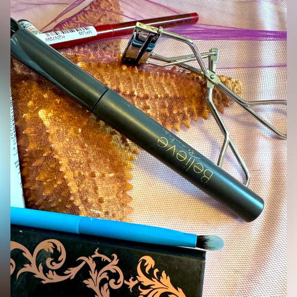 ❤️NWT❤️LOVECRAFT BEAUTY SUPPLIES & A TREASURE TROVE OF MANY MORE… - Picture 3 of 8